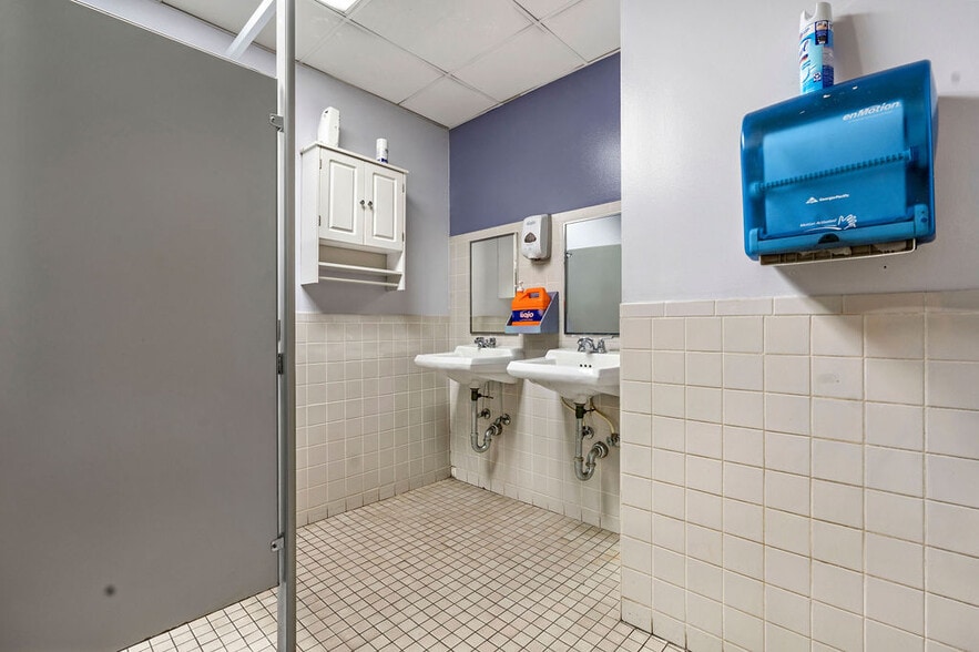 More Photos Of 2400 Richmond Ter, Staten Island Manufacturing For Lease