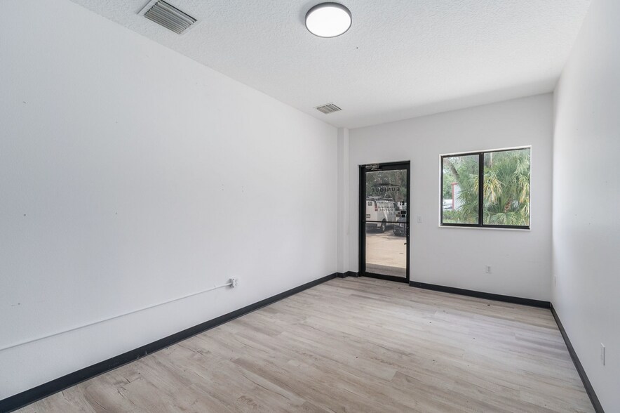 More Photos Of 3650 Bobbi Ln, Titusville Warehouse For Lease