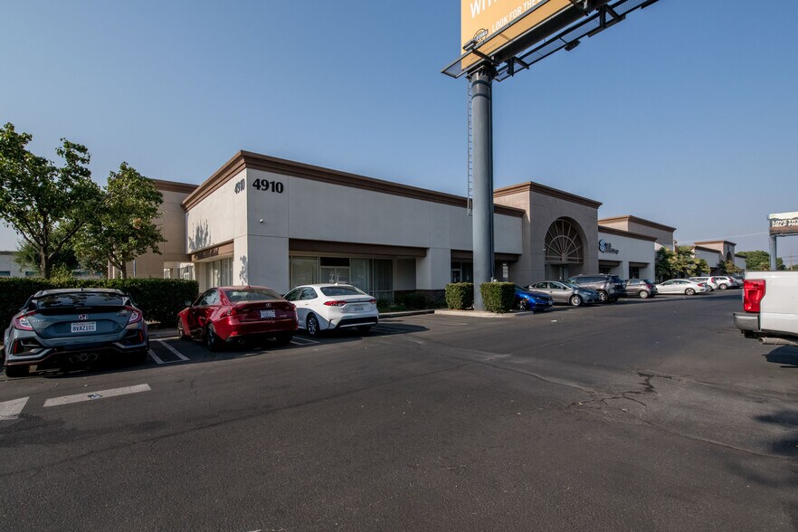 More Photos Of 4910 E Ashlan Ave, Fresno Office For Sale