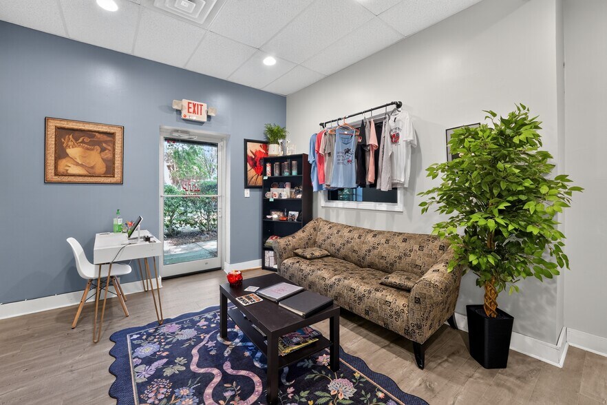 More Photos Of 594 E Chatham St, Cary Office For Sale