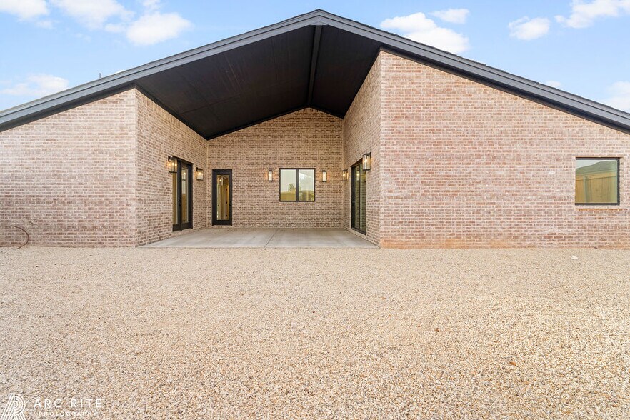 More Photos Of 2303 Toledo-4509 22nd Pl, Lubbock Specialty For Sale