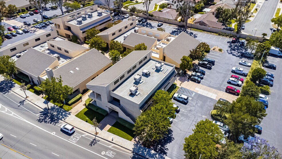 More Photos Of 2070 N Tustin Ave, Santa Ana Office For Sale