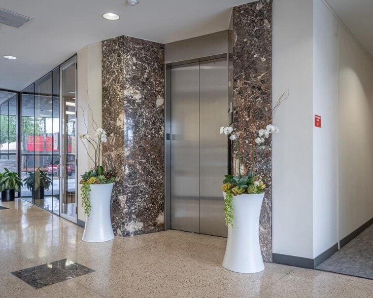 More Photos Of 7915 FM-1960 W, Houston Office For Lease