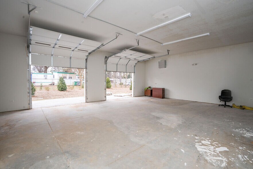 5711 N Tryon St, Charlotte, NC 28213 Auto Dealership For Sale