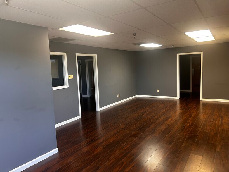 More Photos Of 195 W Shaw Ave, Clovis General Retail For Lease