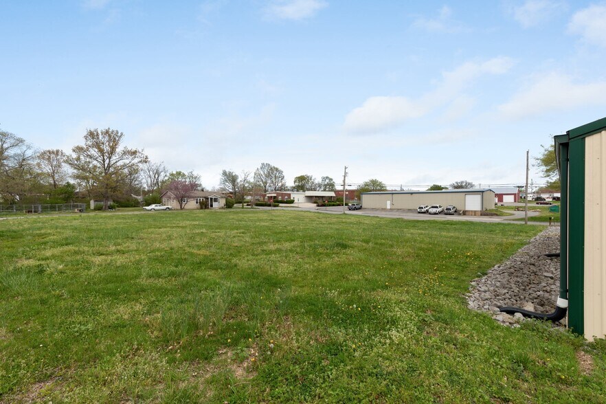 More Photos Of 807 Lipscomb St, Shelbyville Warehouse For Sale