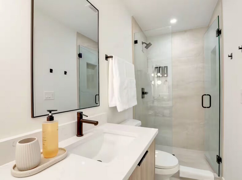 More Photos Of 2600 Lakeview Dr, Naples Apartments For Sale