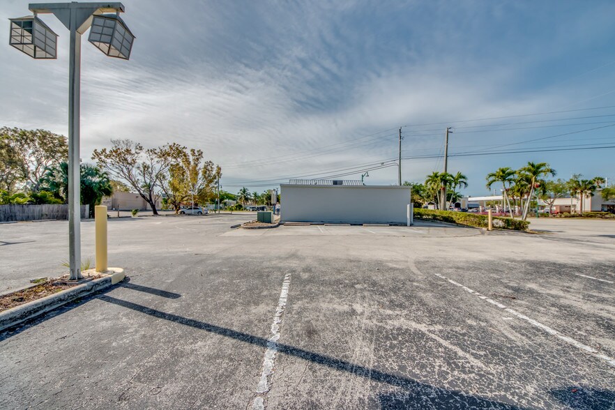 More Photos Of 3015 Tamiami Trl E, Naples Storefront Retail Office For Sale