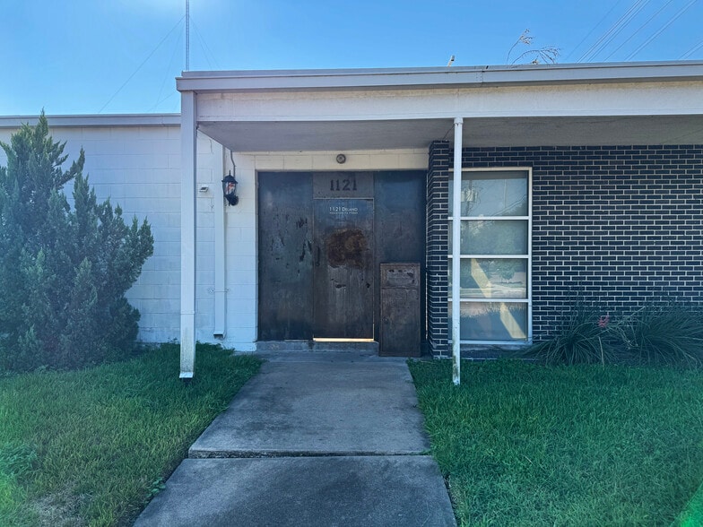 More Photos Of 1121 Delano St, Houston General Retail For Lease