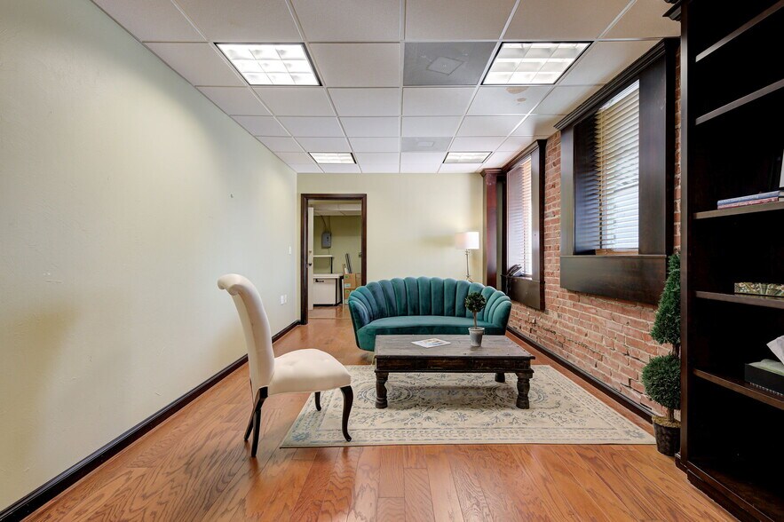 More Photos Of 1008 W Main St, Oklahoma City Office For Lease