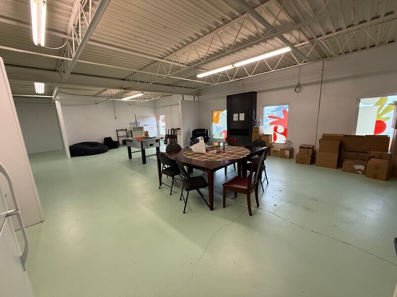 More Photos Of 9803-9805 47 Ave NW, Edmonton Warehouse For Lease