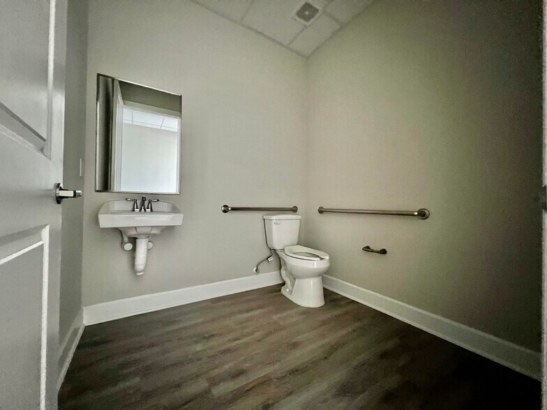 More Photos Of 3129 Kingsley Dr, Pearland Medical For Lease