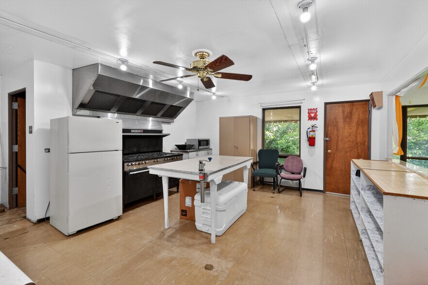 More Photos Of 206 Emerling Dr, Saint Louis Religious Facility For Sale