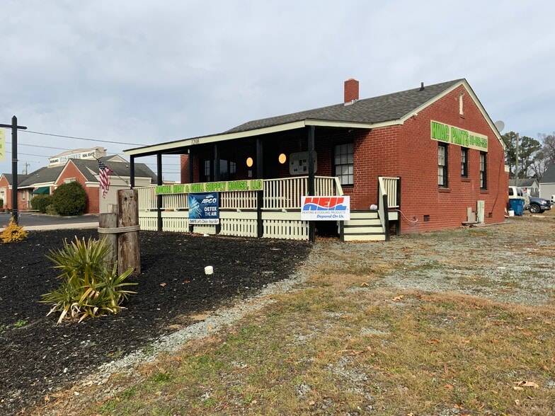 Primary Photo Of 1206-1208 W Cumberland St, Dunn Medical For Sale