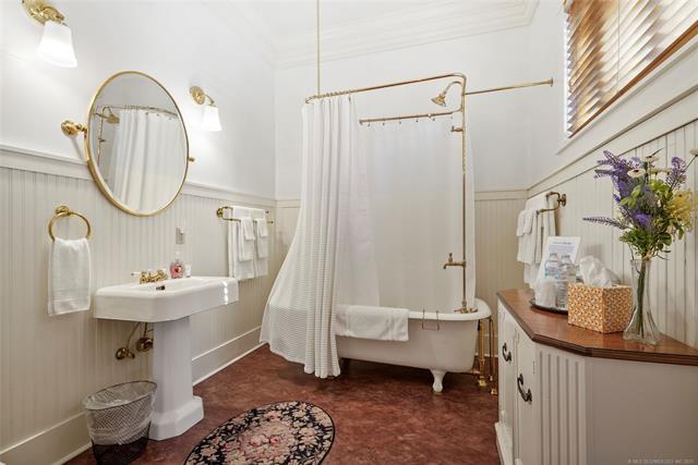 More Photos Of 4347 W 41st St, Tulsa Hospitality For Sale