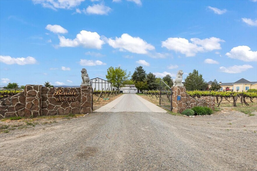 More Photos Of 500 S Bonair Rd, Zillah Winery Vineyard For Sale