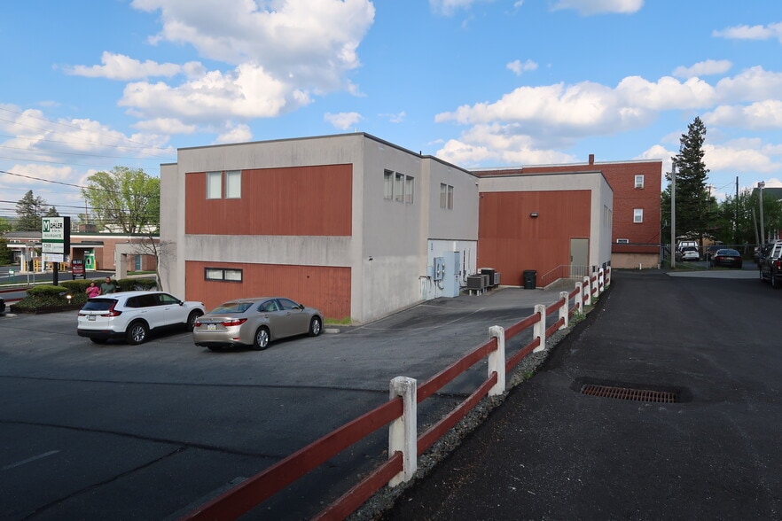 More Photos Of 20 W Lancaster Ave, Shillington Office For Lease