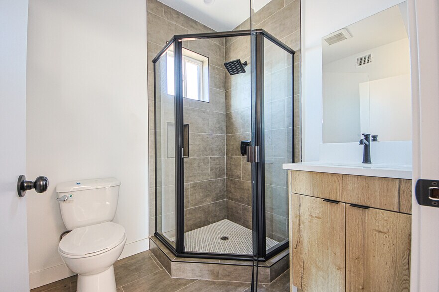 More Photos Of 6421 Troost Ave, North Hollywood Apartments For Sale