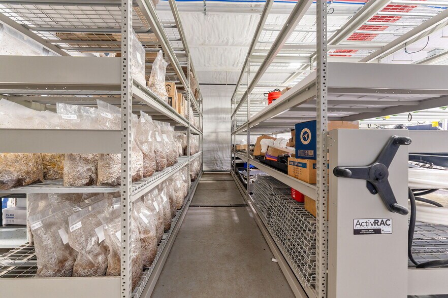 More Photos Of 876 N 20th St, Columbus Warehouse For Lease