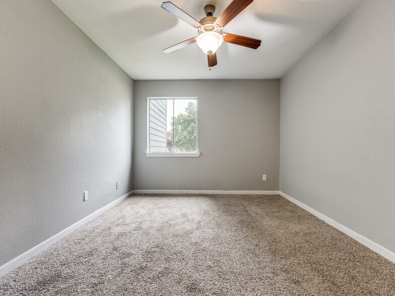 More Photos Of 311 Gladstell St, Conroe Apartments For Sale
