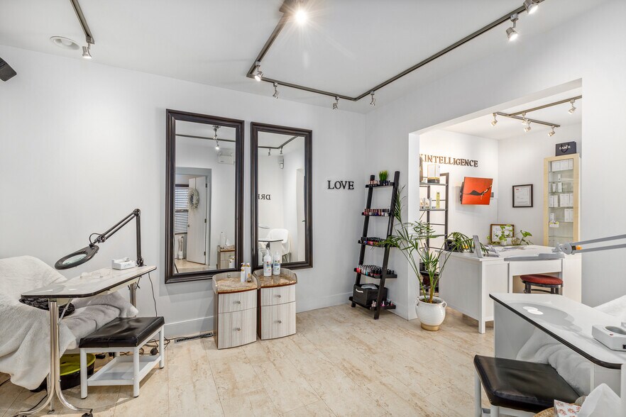 More Photos Of 2032 34th Ave SW, Calgary Office For Sale