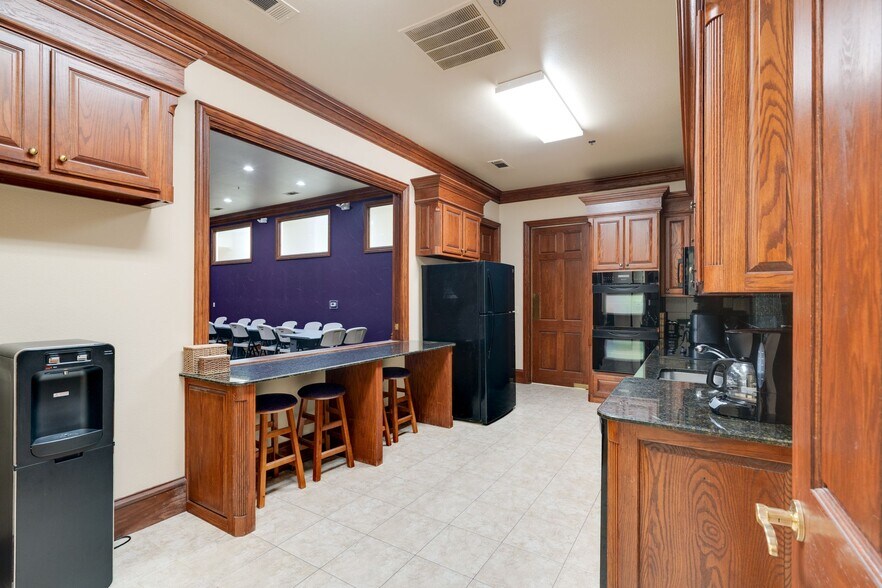 More Photos Of 1727 Keller Pky, Keller Coworking Space