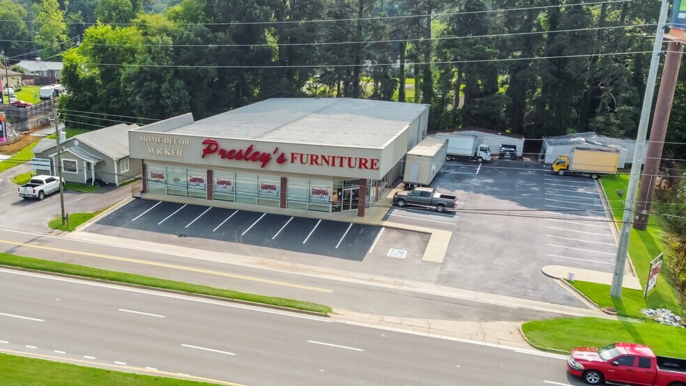 More Photos Of 2719 McFarland Blvd E, Tuscaloosa General Retail For Lease