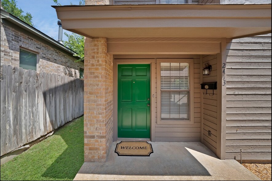 More Photos Of 2415 Sanguinet St, Fort Worth Apartments For Sale