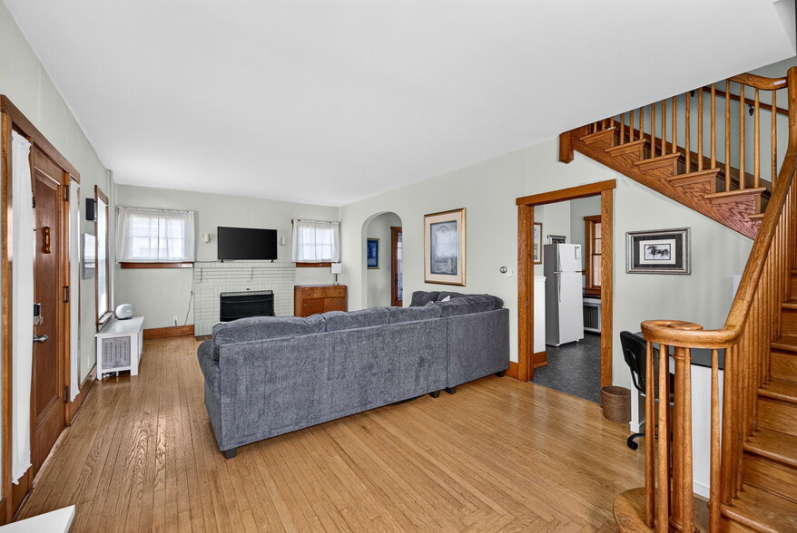More Photos Of 910 W Market St, Lewisburg Freestanding For Sale