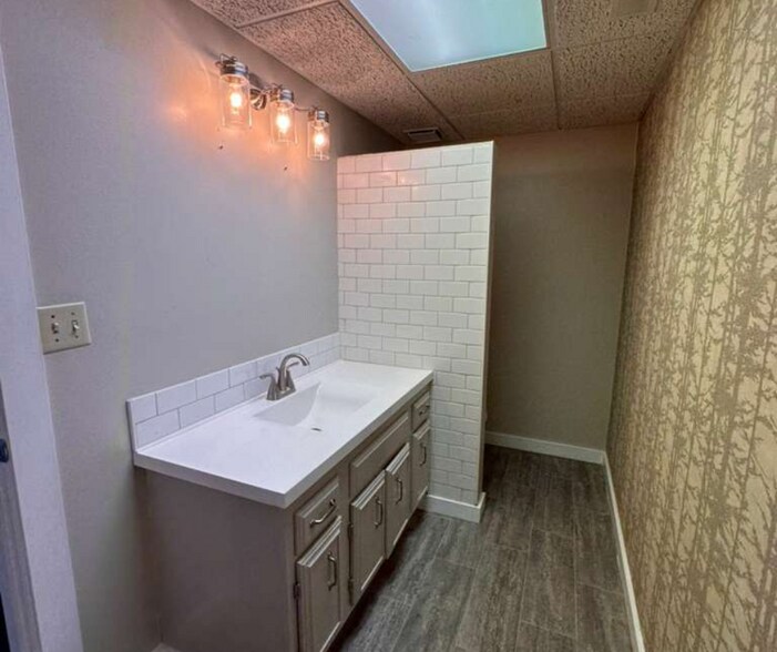 More Photos Of 222 1st Street, Laurel Medical For Lease