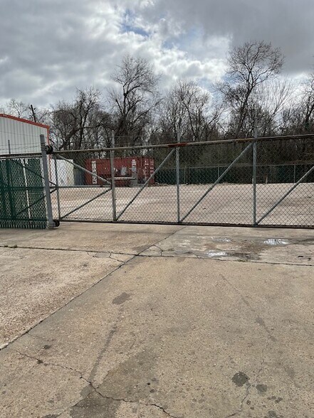 More Photos Of 1517 W Main St, La Porte Auto Repair For Sale