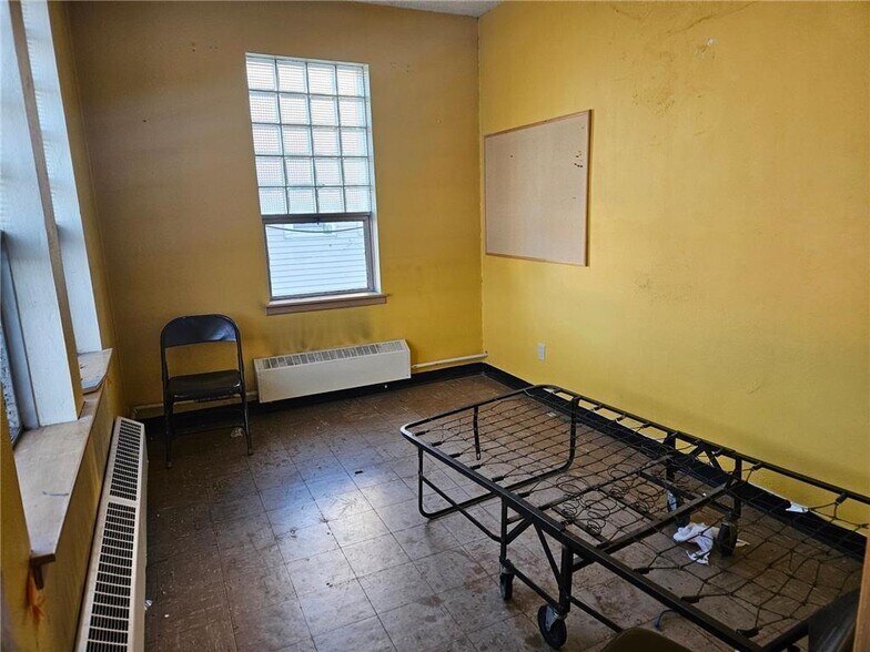 More Photos Of 113 Main St W, Milltown Specialty For Sale