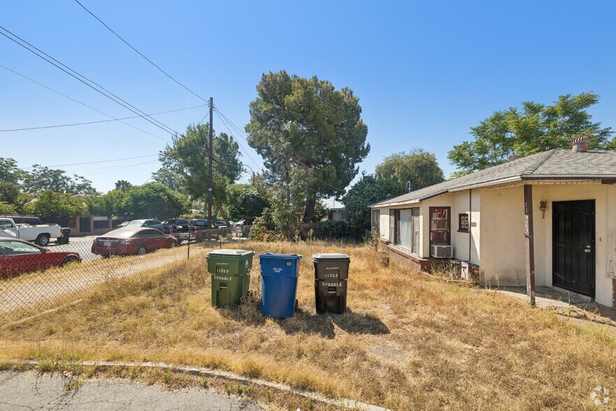 More Photos Of 11523 Sproule Ave, Pacoima Land For Sale