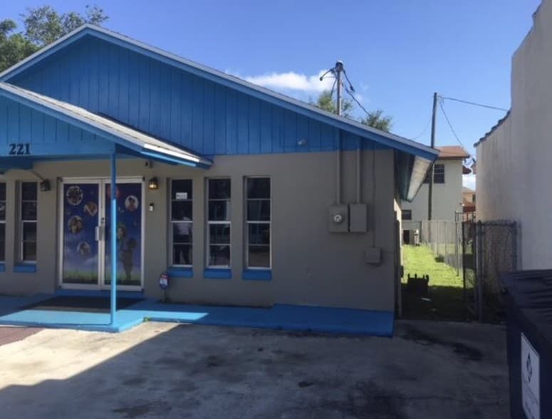 More Photos Of 209 E Kennedy Blvd, Eatonville Flex For Lease