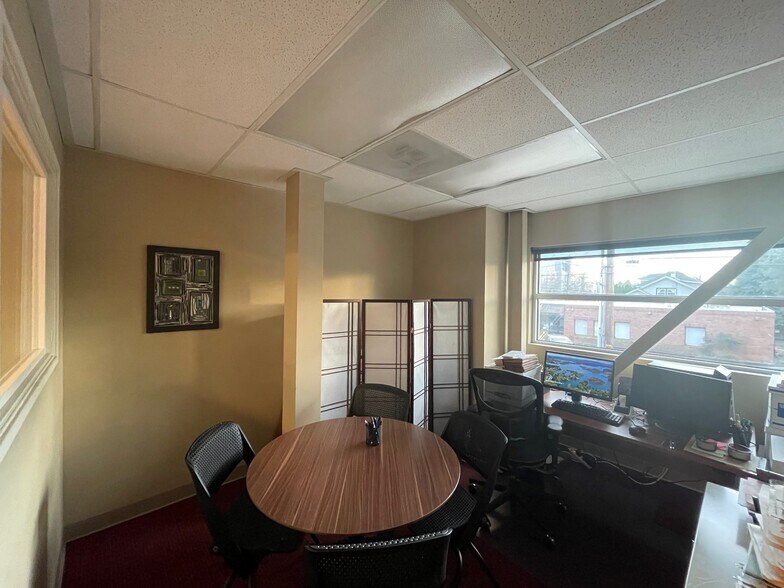 More Photos Of 3829-3843 NE Tillamook St, Portland Office For Lease
