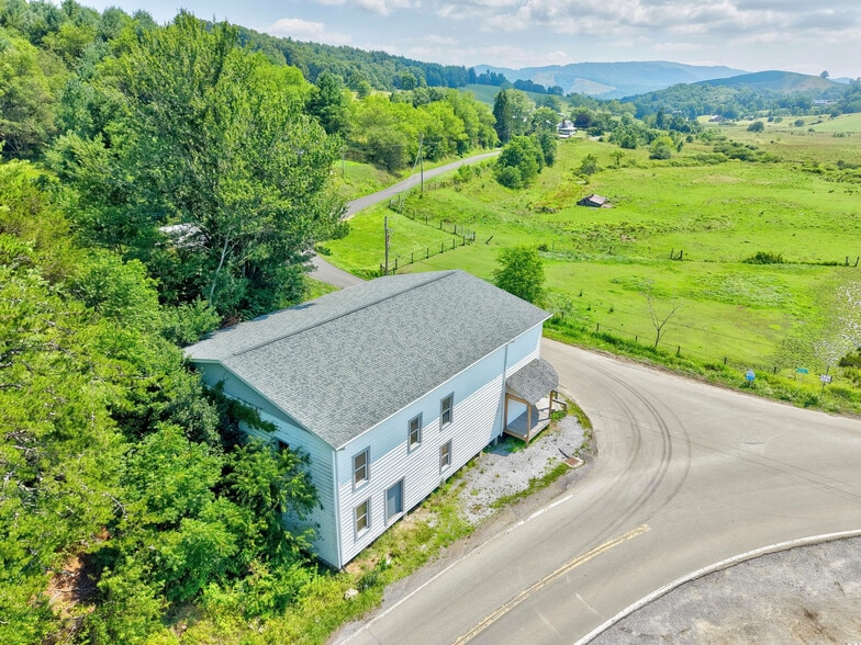More Photos Of 11 Mount Zion Rd, Elk Creek Freestanding For Sale