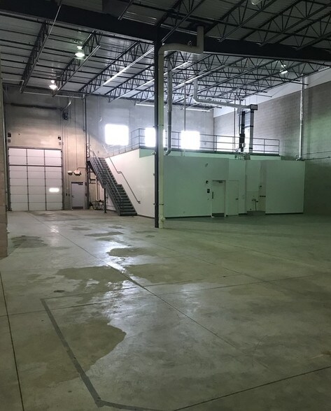 More Photos Of 340 Marshall Ave, Aurora Warehouse For Sale