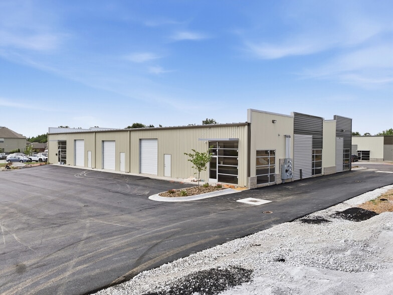 More Photos Of 2420 S 8th St, Rogers Flex For Lease