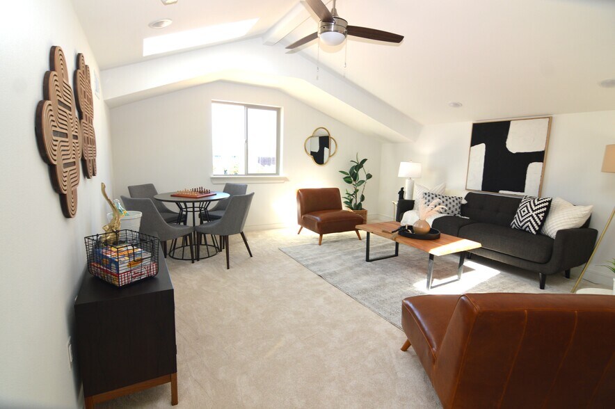 More Photos Of 300 Tesla Cir, Round Rock Multifamily For Sale
