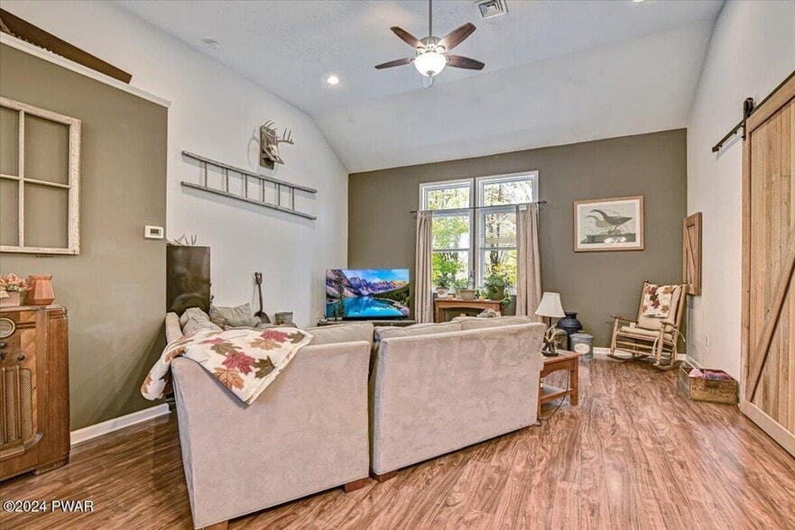More Photos Of 186 Ledgedale Rd, Lake Ariel Apartments For Sale