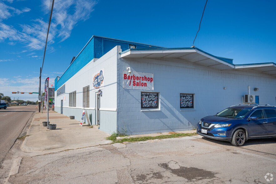 More Photos Of 361 S Commercial St, Aransas Pass Freestanding For Lease