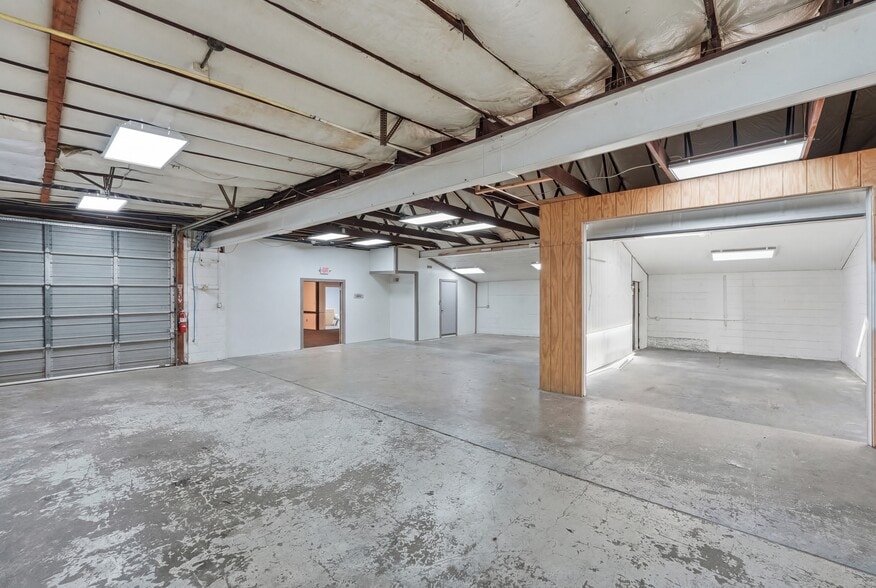 More Photos Of 546 Brehl Ave, Columbus Showroom For Lease