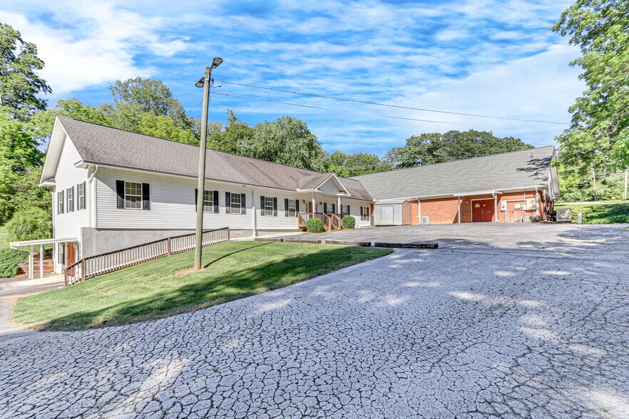 More Photos Of 415 Fisk Ave, Demorest Medical For Sale