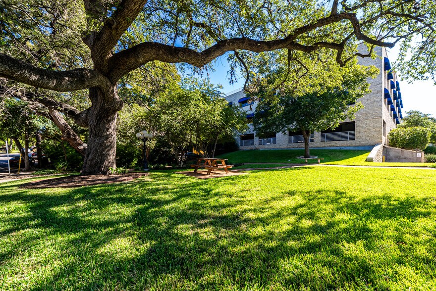 More Photos Of 3200 Red River St, Austin Medical For Lease