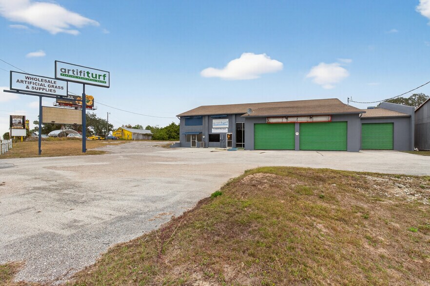 More Photos Of 18508-18510 US Highway 19, Hudson Light Manufacturing For Lease