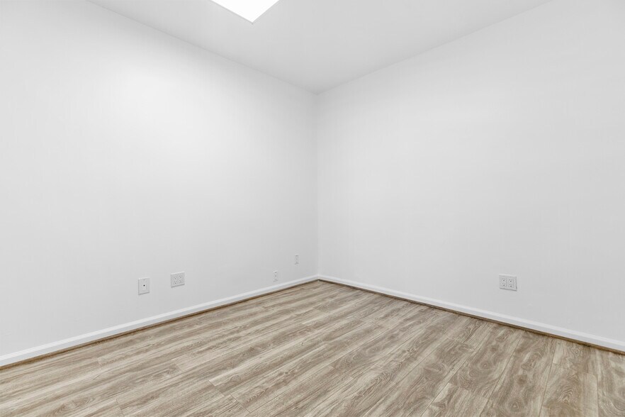 More Photos Of 905 S Glendale Ave, Glendale Storefront For Lease