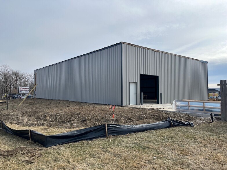 More Photos Of 2222 Contractors way, Fort Wayne Light Distribution For Lease