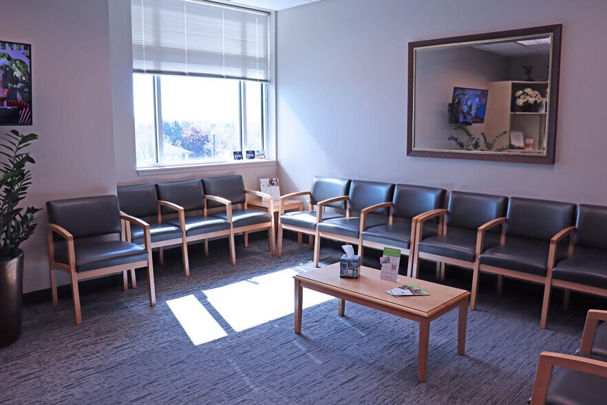 More Photos Of 24076 SE Stark St, Gresham Medical For Lease