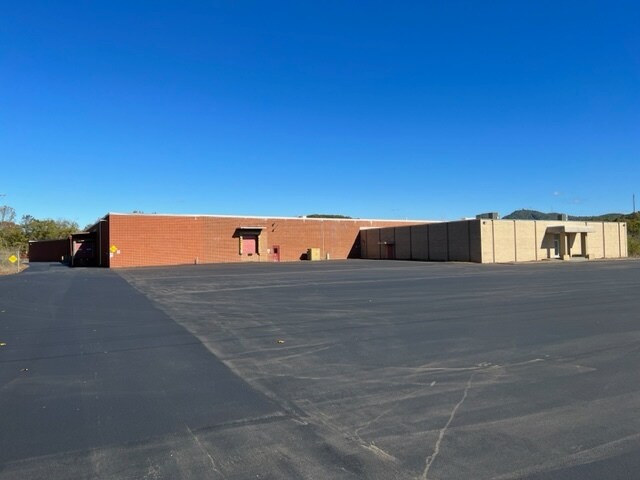 More Photos Of 2040 Norwood St, Lenoir Warehouse For Lease