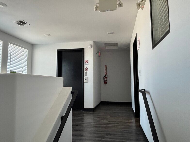 More Photos Of 1306 E Calvada Blvd, Pahrump Office Residential For Lease